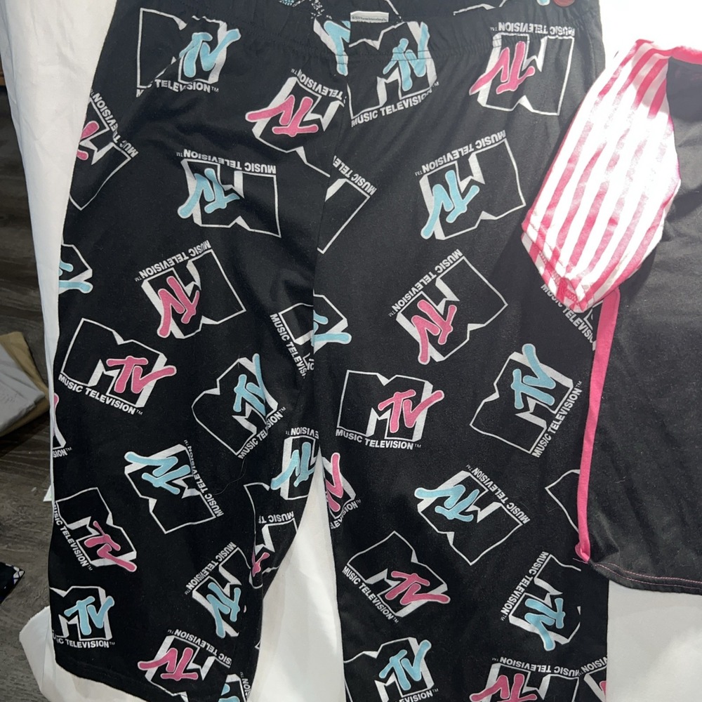 MTV‎ Women's medium I Want My MTV 2020 Pink Black Green collectors 88